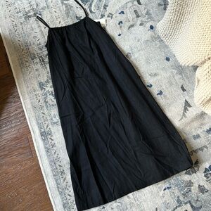 Black linen sheath dress mid length. Size S NWT